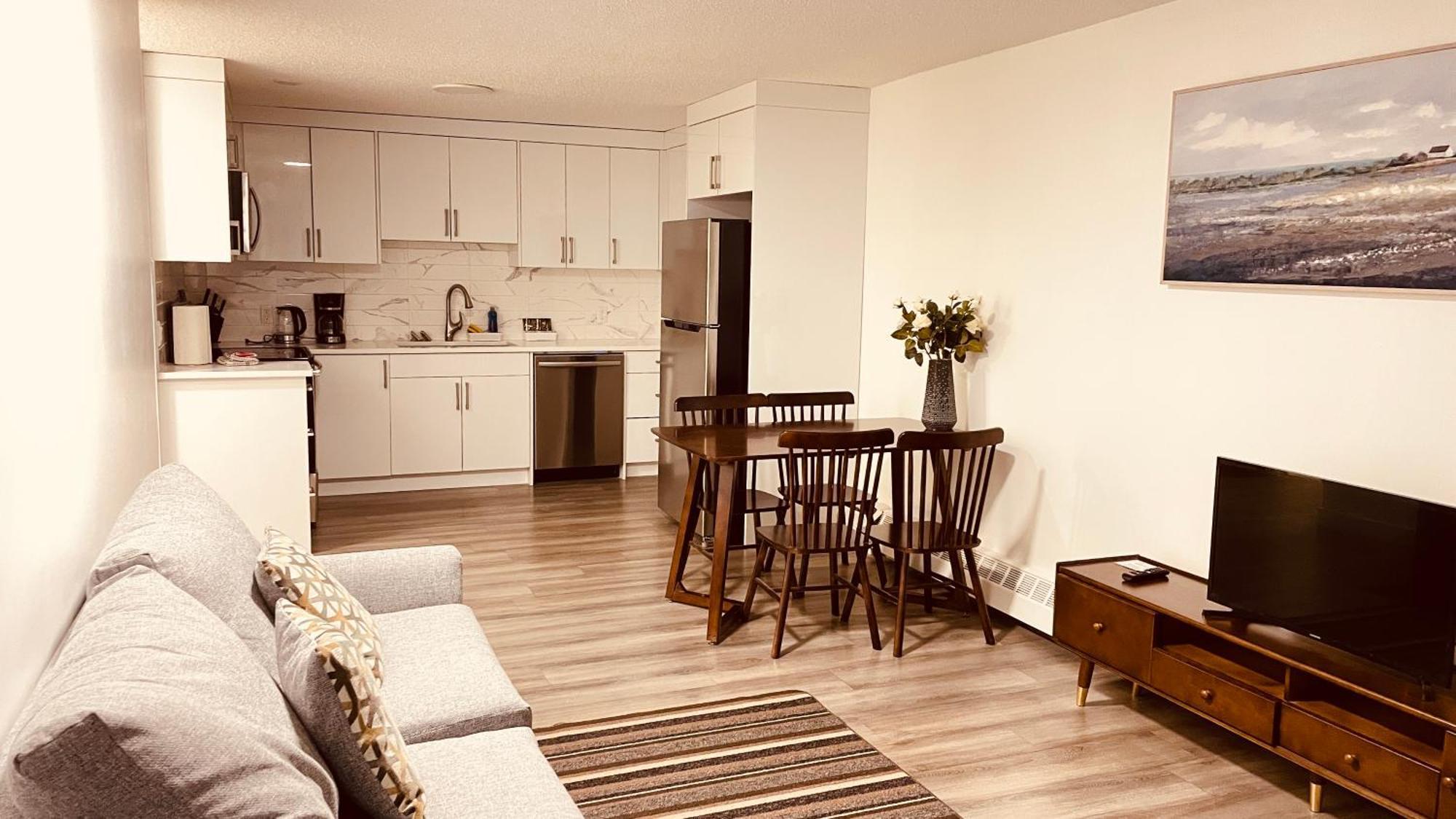 #202 Cozy Mountain View 2 Bedrooms In Dt Canmore Bagian luar foto